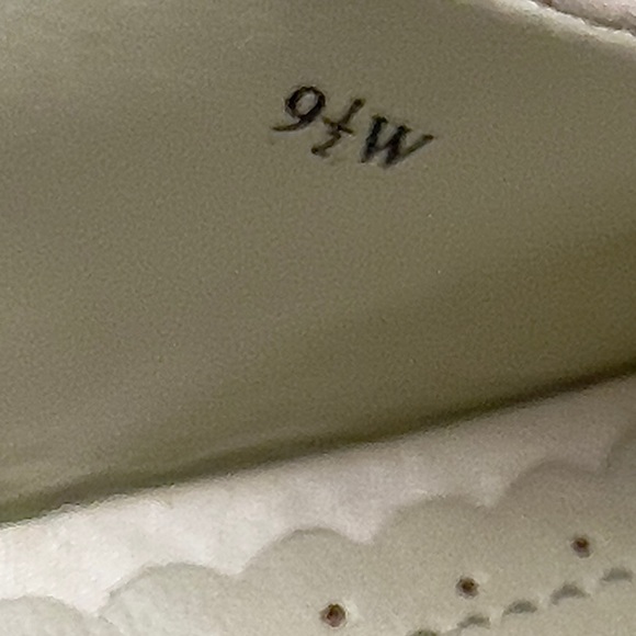 🆕 NWT J.Renee "Accent" White Satin Rosette Low Heel Shoe - Picture 11 of 12